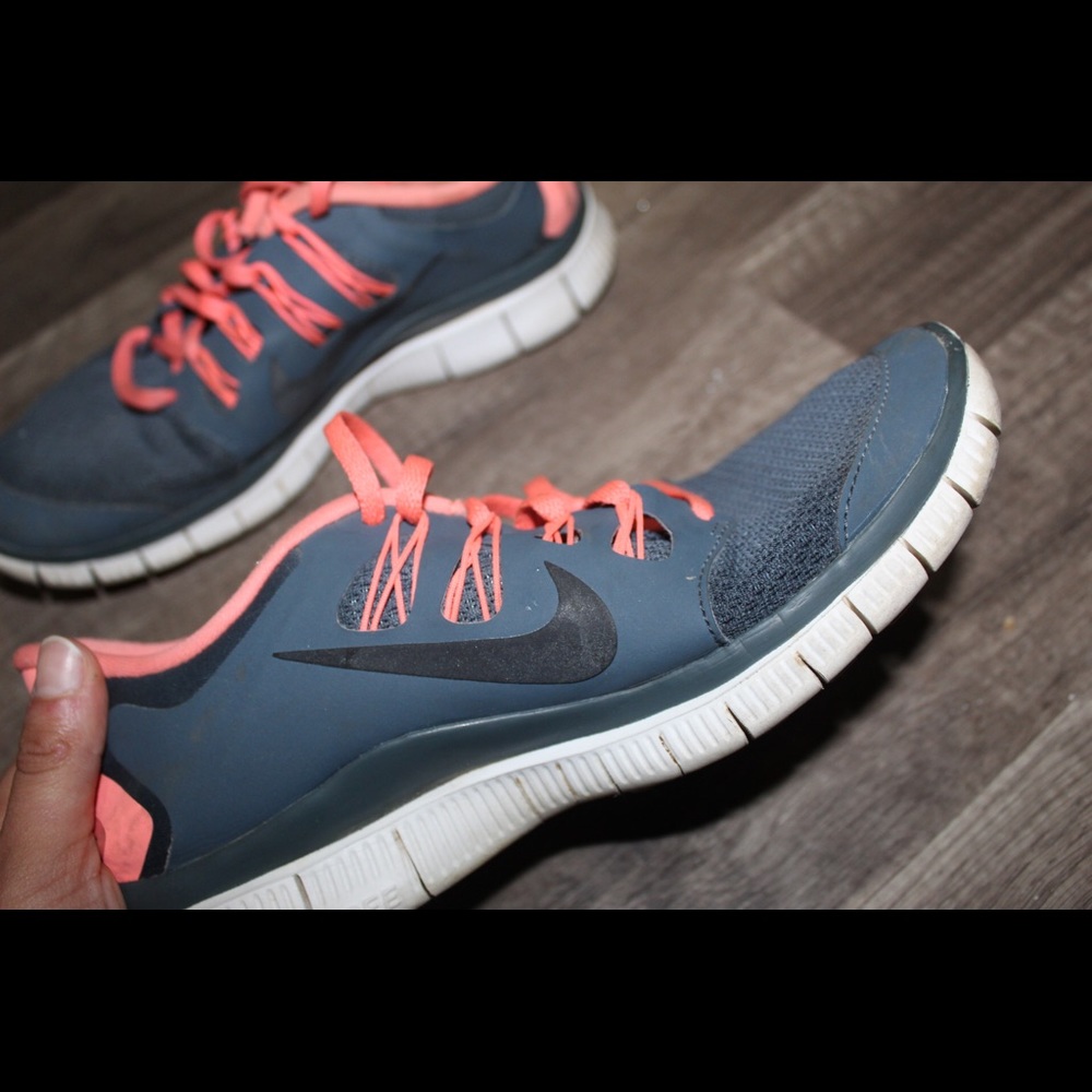 Nike tennis shoes